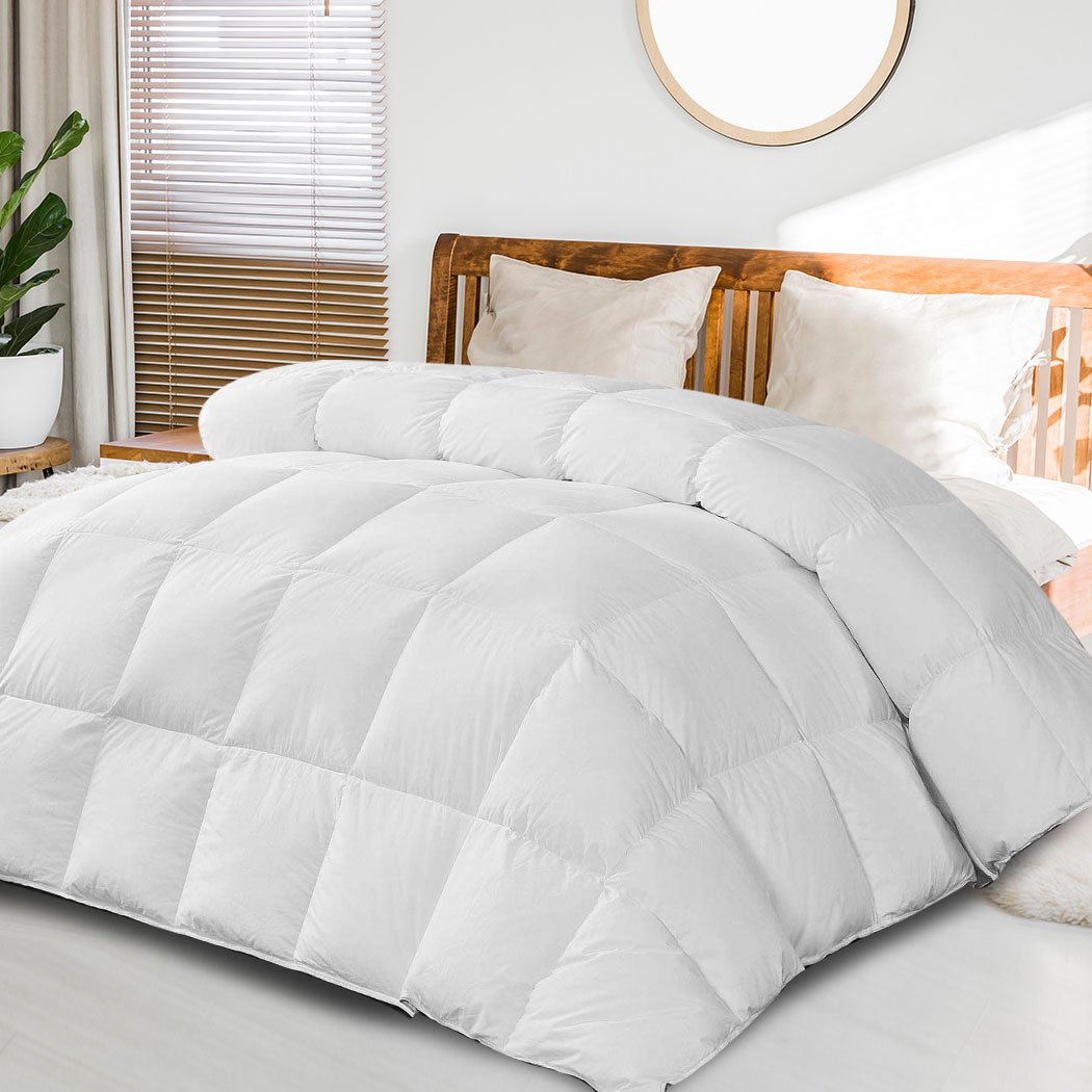 DreamZ All Season Quilt featuring hypoallergenic siliconized fiberfill, soft polyester cover, and baffle box design in white color.